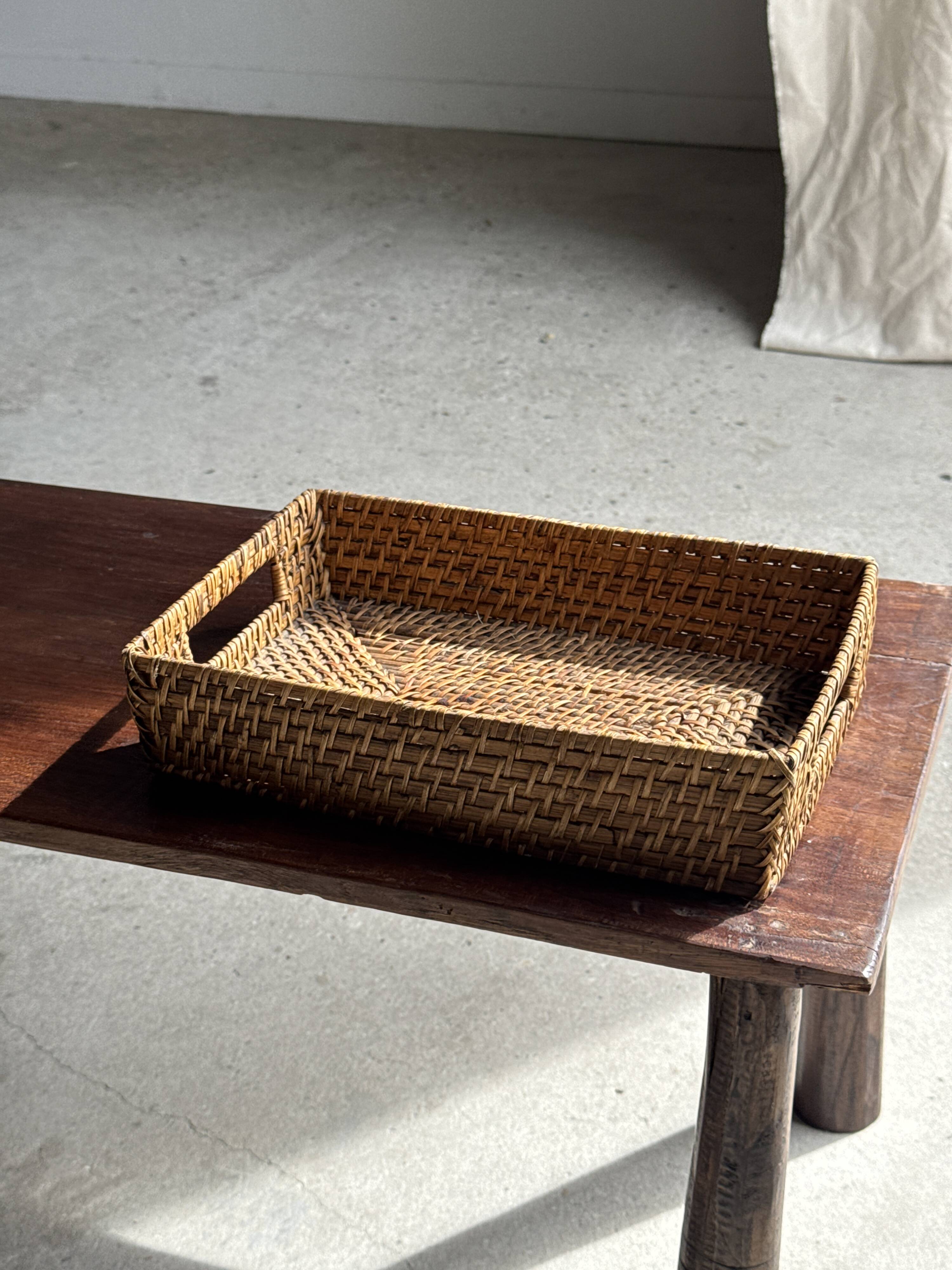 Rectangular woven wicker basket L32 W20 H8 cm