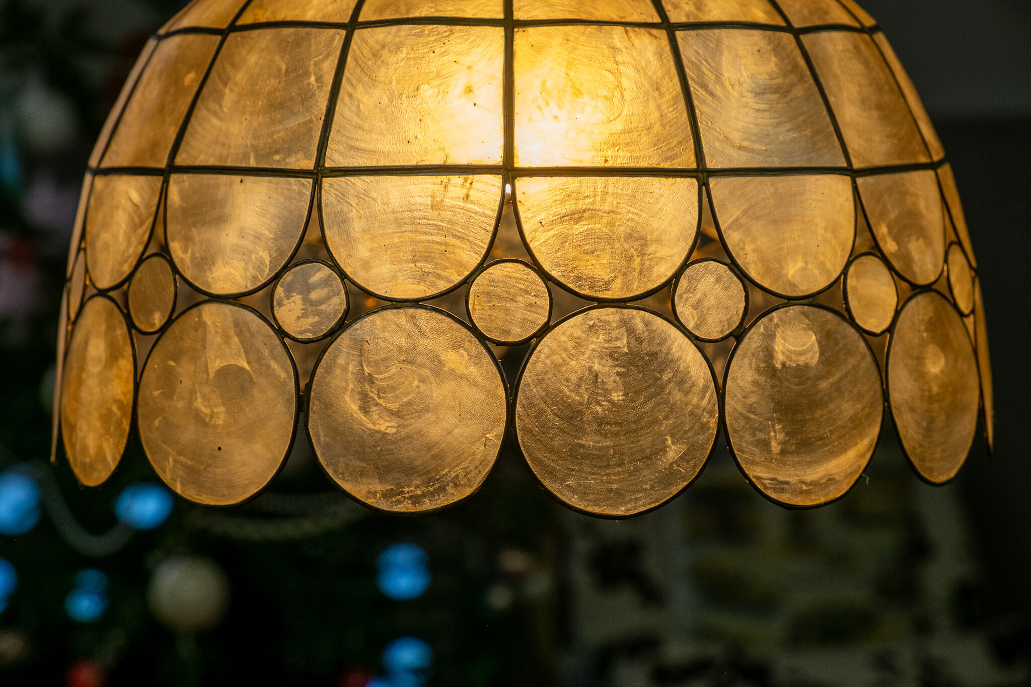 Suspension in mother-of-pearl of the 1950s