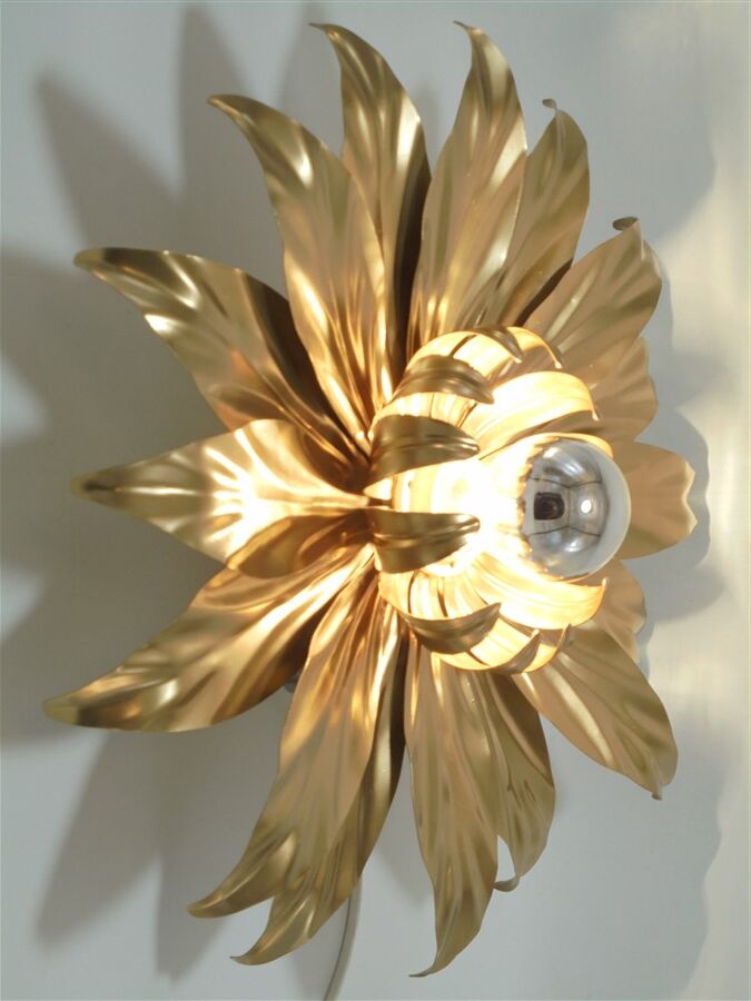 Golden flower sconce