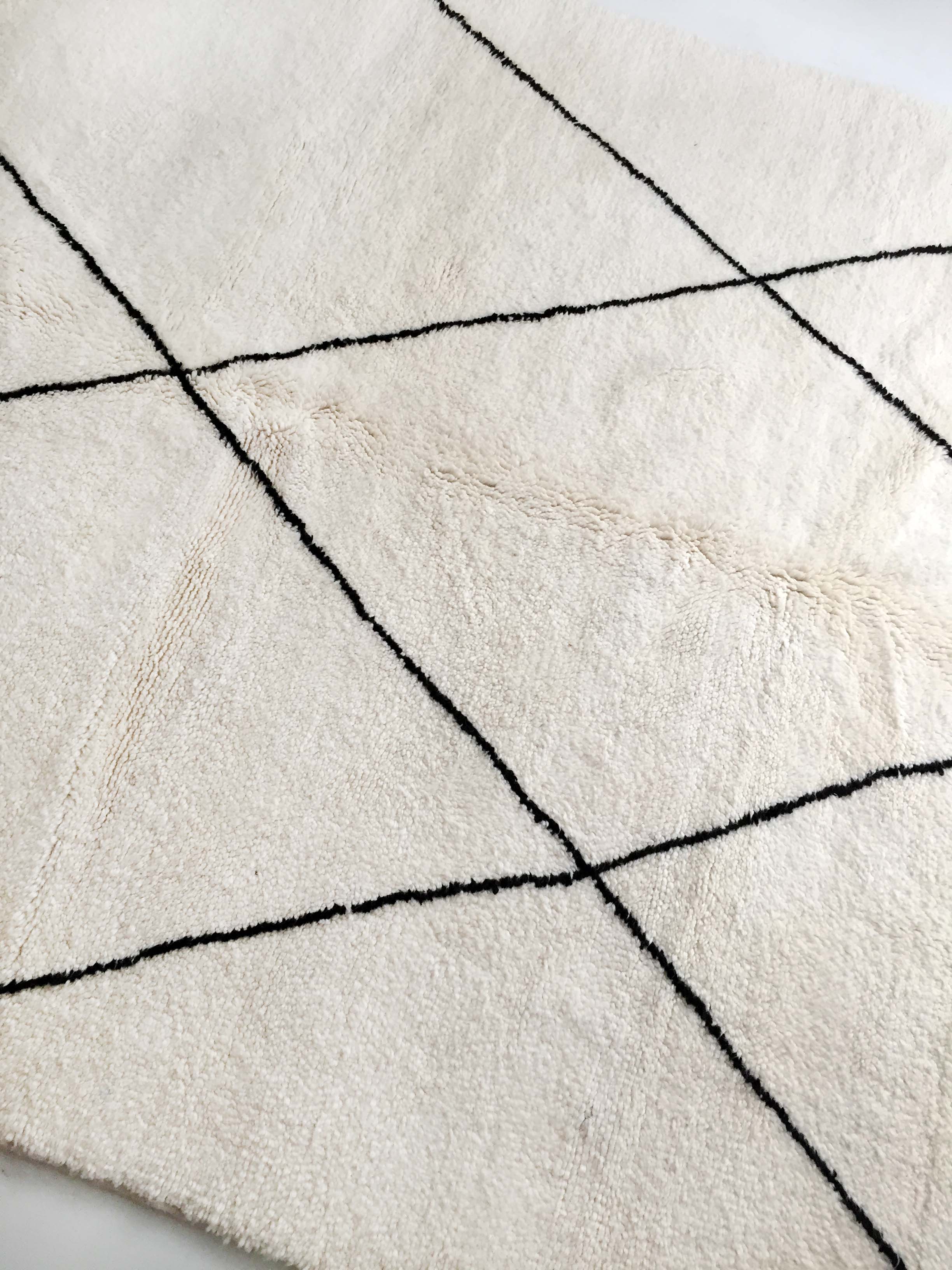 Moroccan Berber carpet Beni Ouarain unbleached with black diamonds 293x212cm