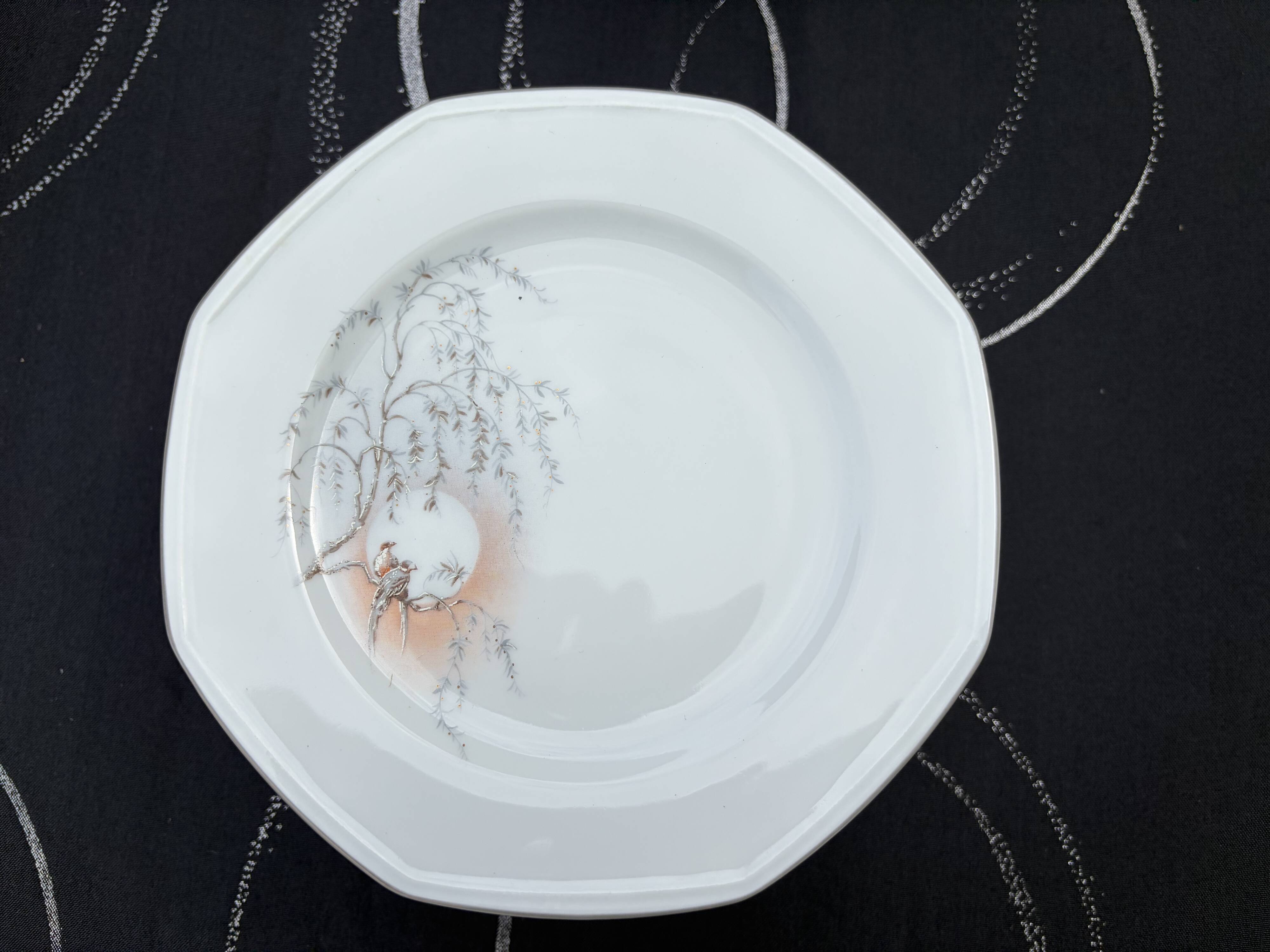 Set of 12 dessert plates in Sologne porcelain.