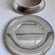 2 silver-plated charger plates, 28 cm in diameter.