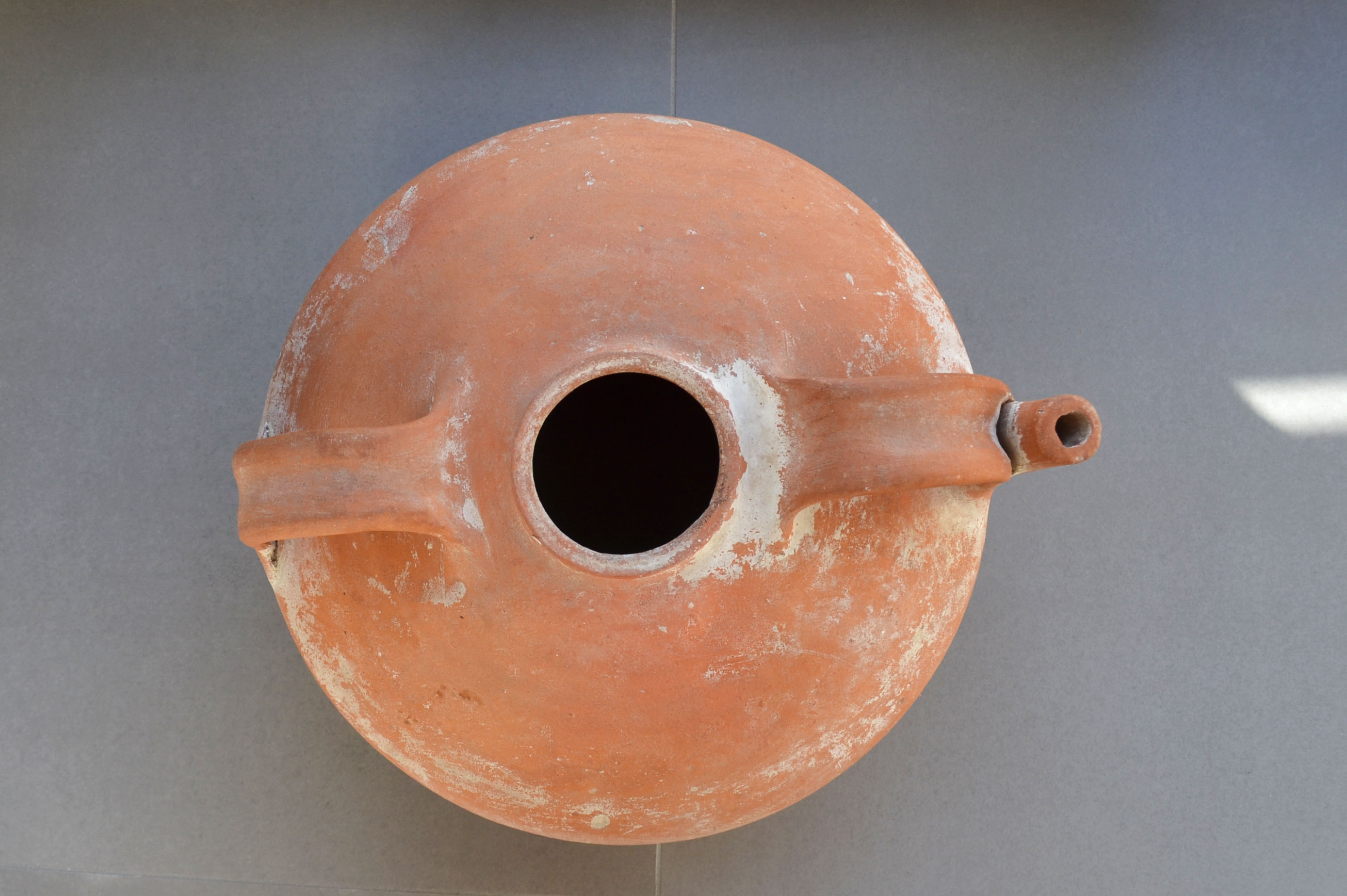 Water head jug or dourne