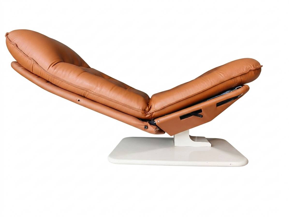 Vintage Lounge Chair & Ottoman "Origlia" – Tawny Leather & Pirelli Straps