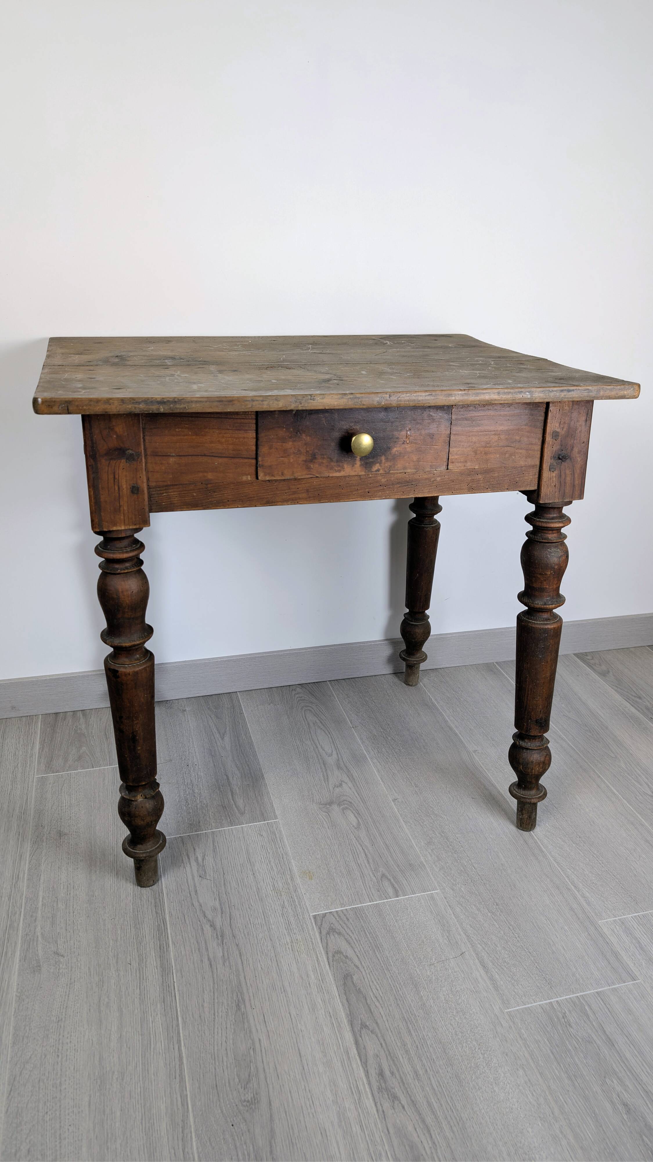 Writing table Napoleon III in solid wood – Authentic charm of the 19th century