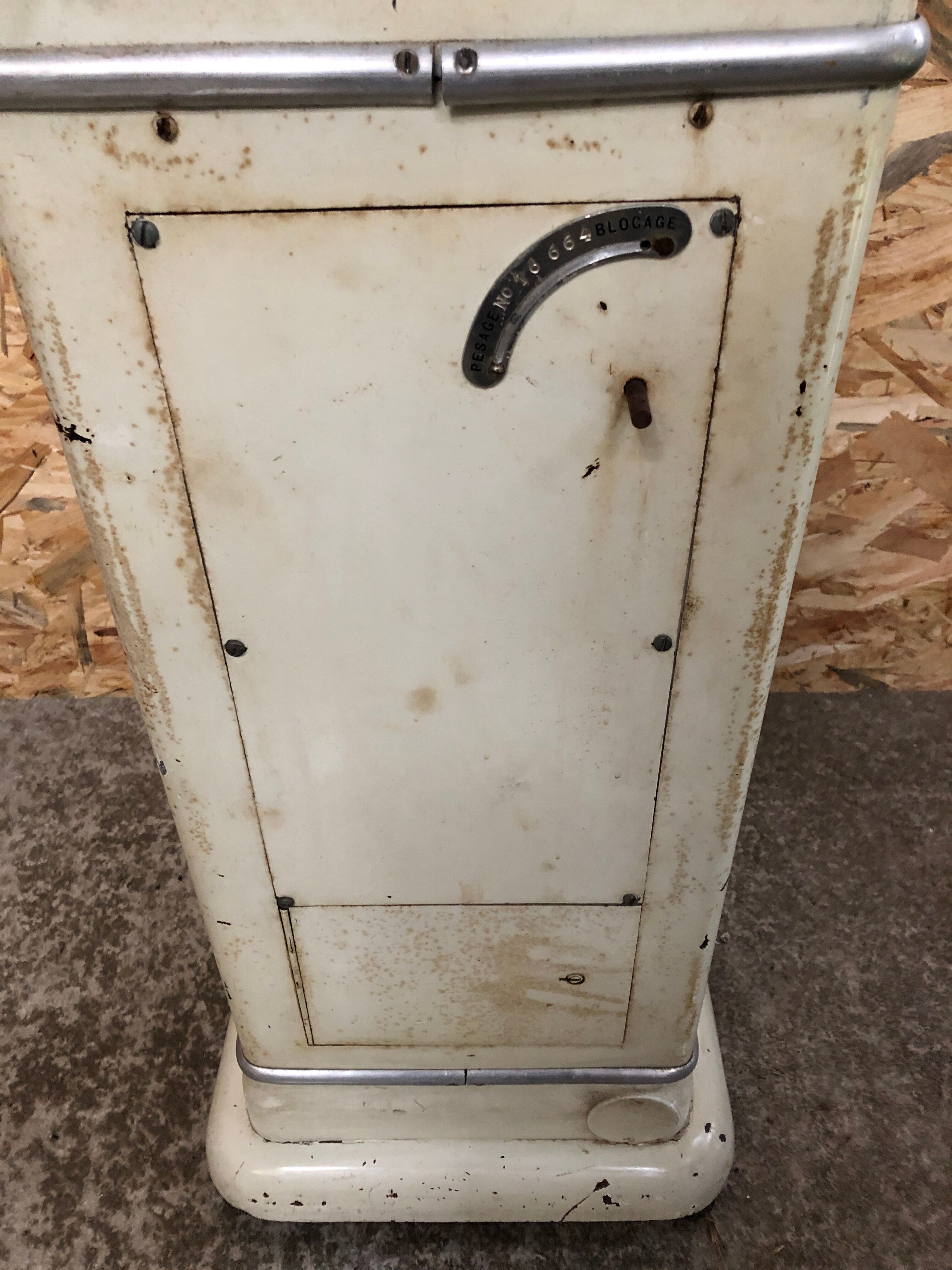 Old pharmacy scale TESTUT metal white + tray gray vintage