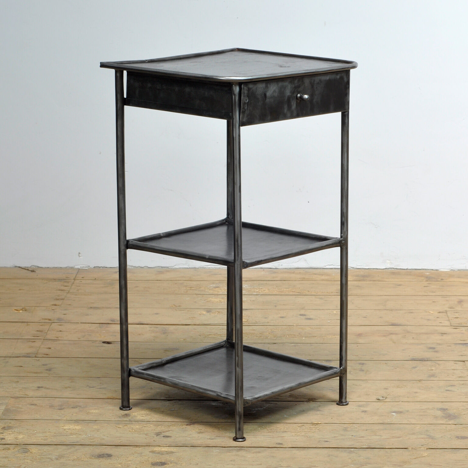 Paire de tables de chevet, années 1910