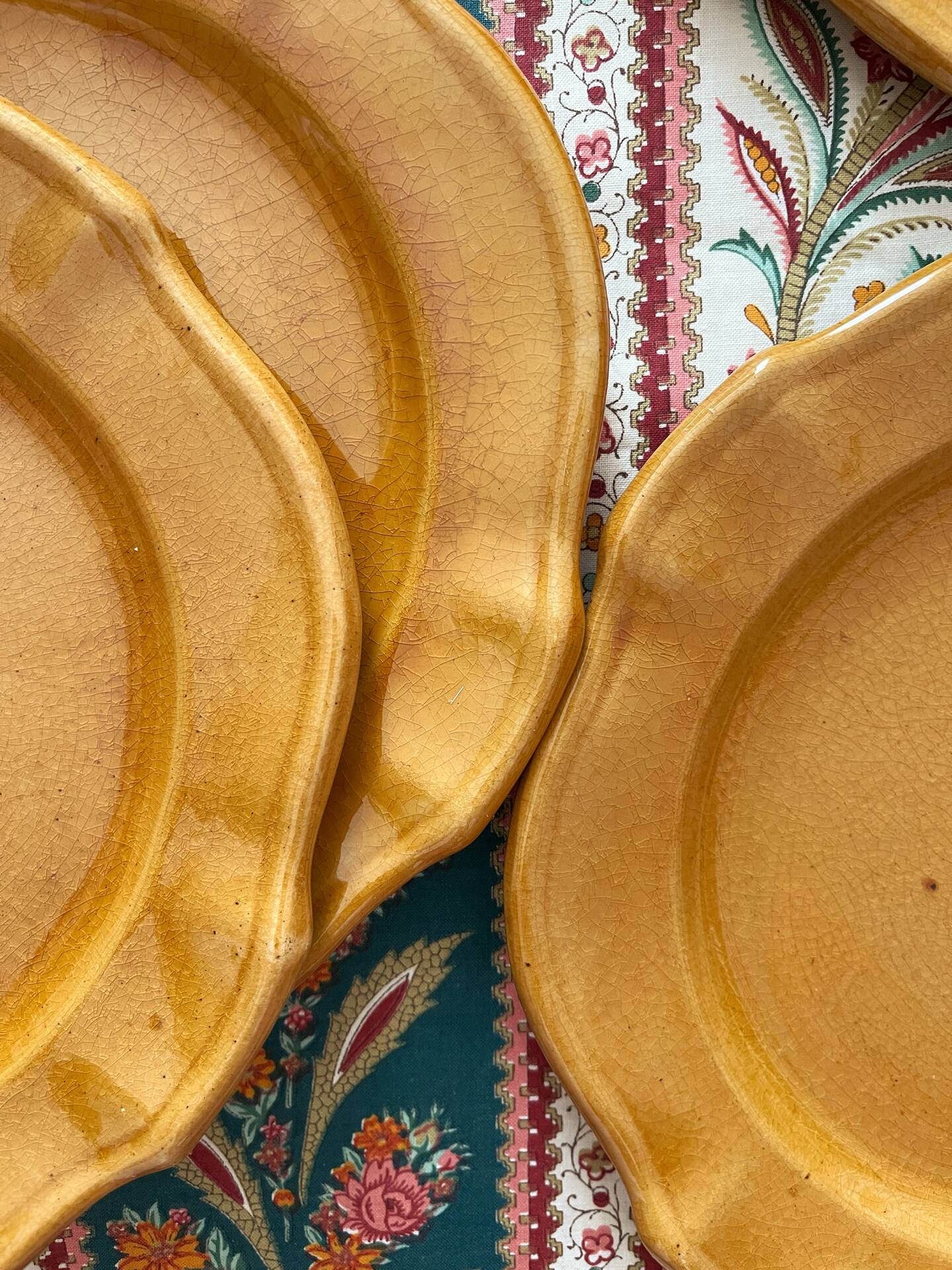 4 dessert plates in ceramic Pichon Uzes ochre yellow