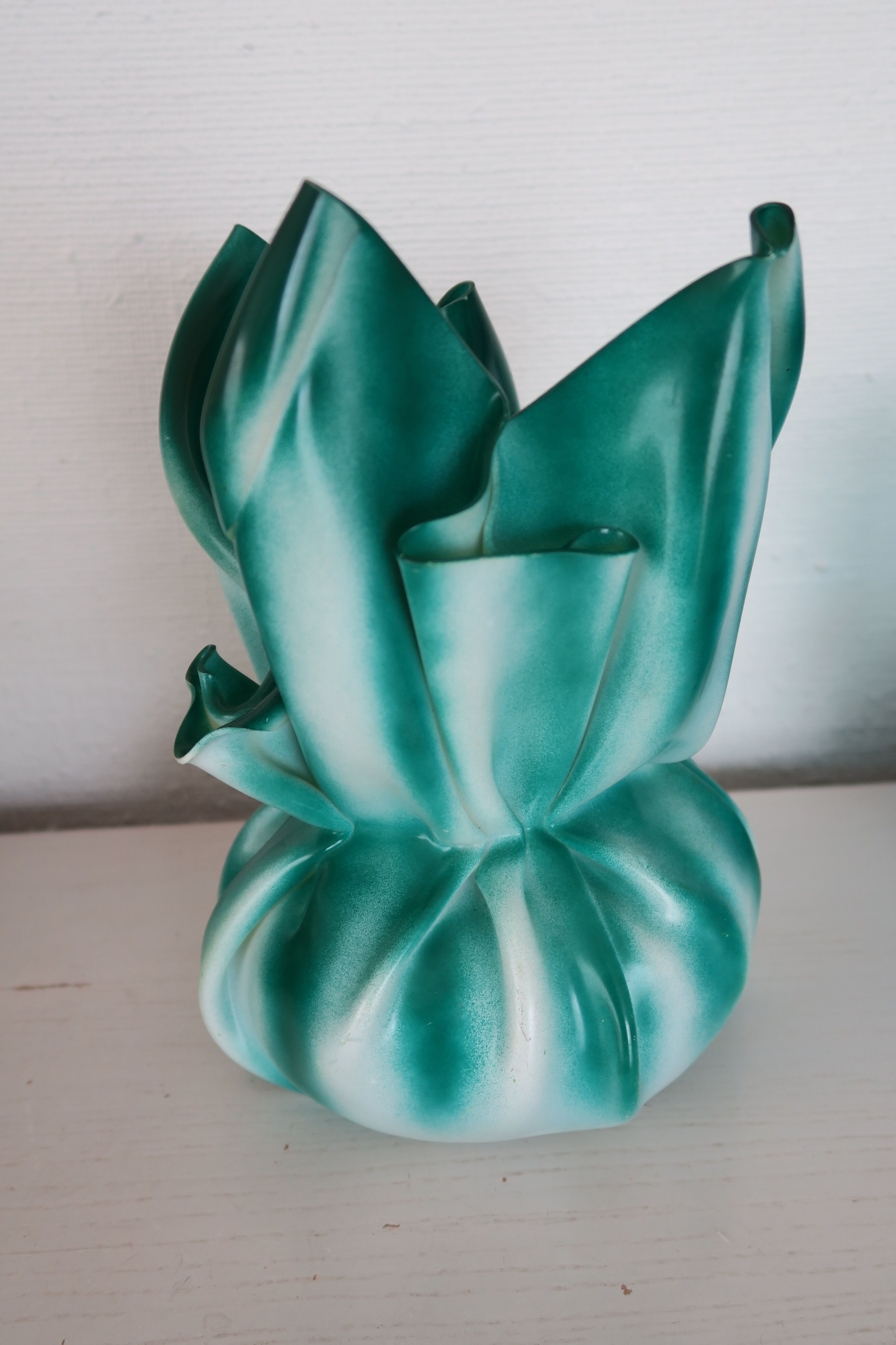 Vase vintage 1960 résine pliée Les Exclarares
