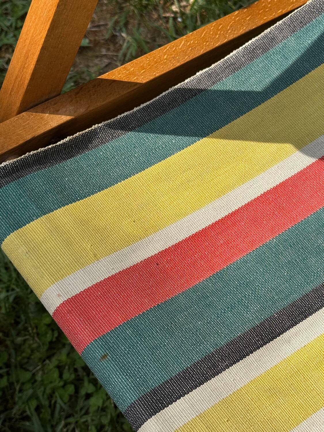 Vintage wooden deckchair/chilienne with footrest — 1960s