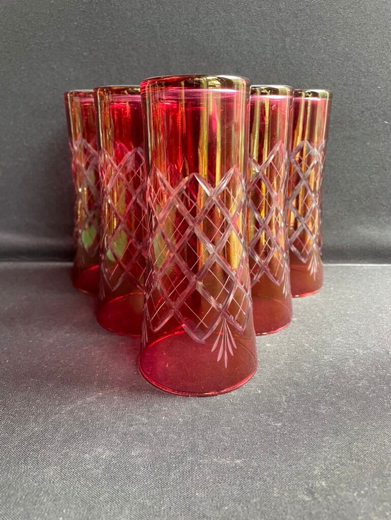 6 red glasses cut in orangeade – mid-twentieth