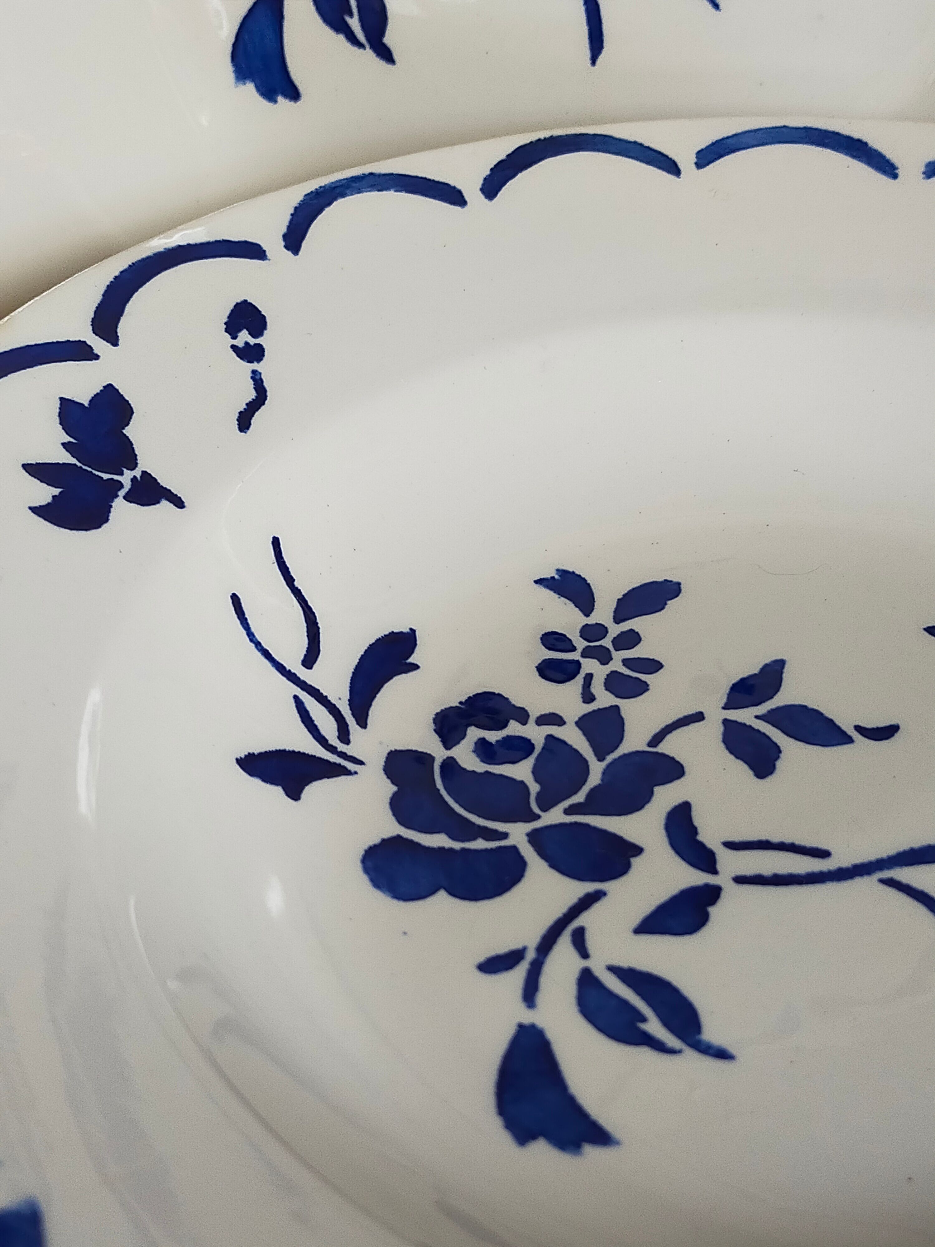 Six "grandma" plates of gien with blue flowers