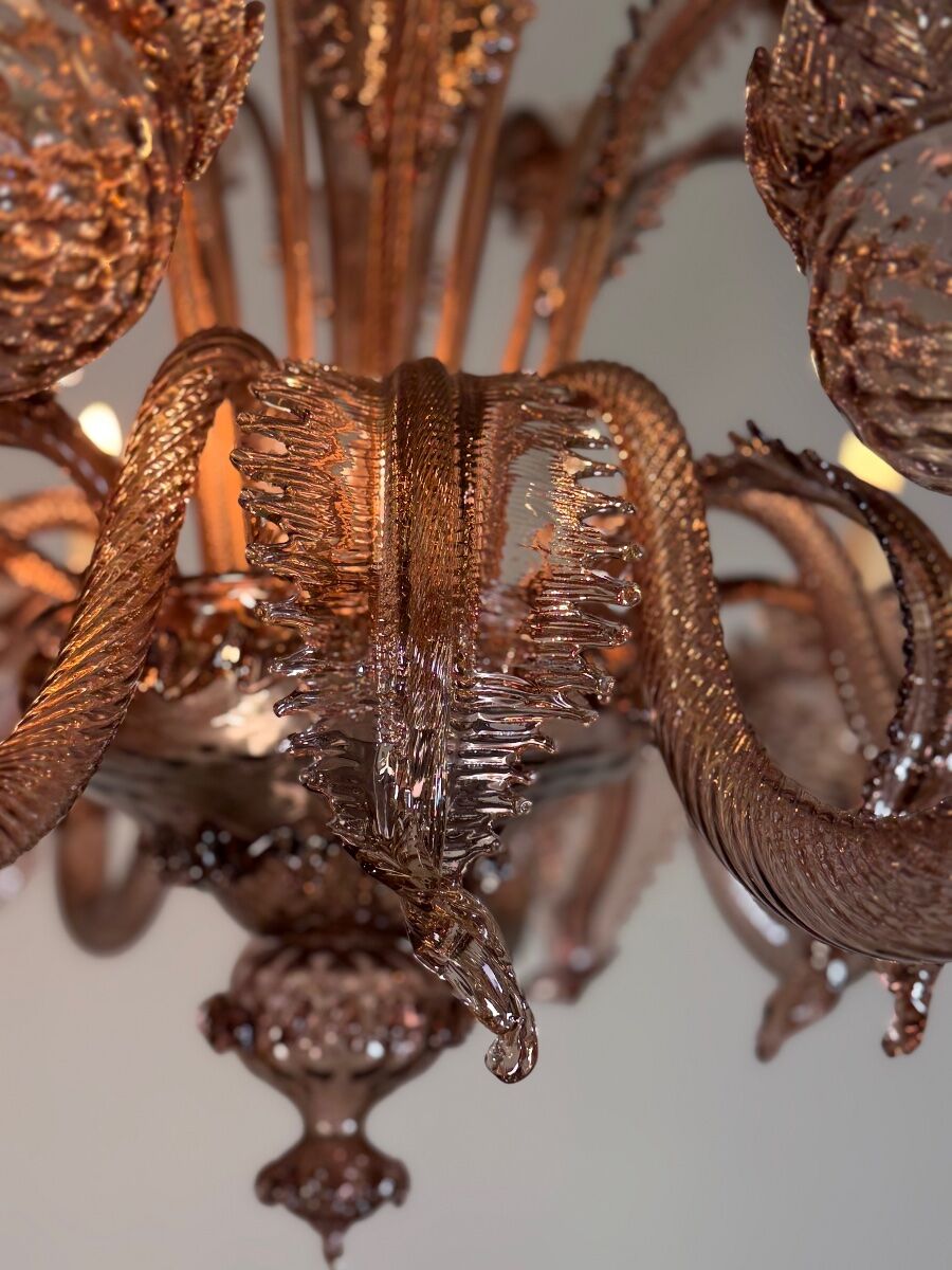 Venetian chandelier in Murano glass in amethyst colour, 8 light arms, 20th century