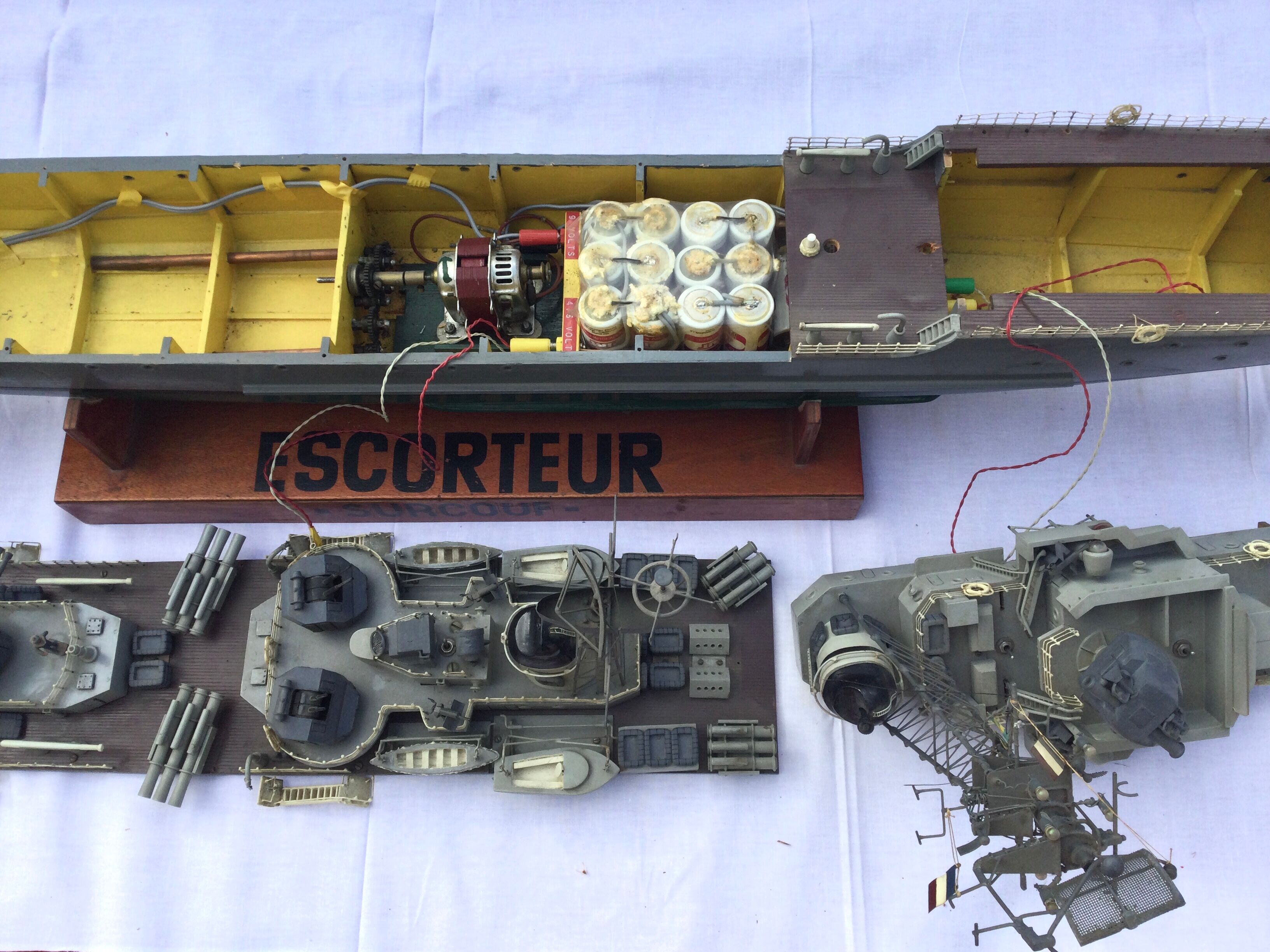 Model of boat surcouf wing escort