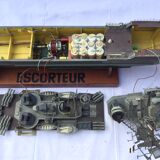 Model of boat surcouf wing escort