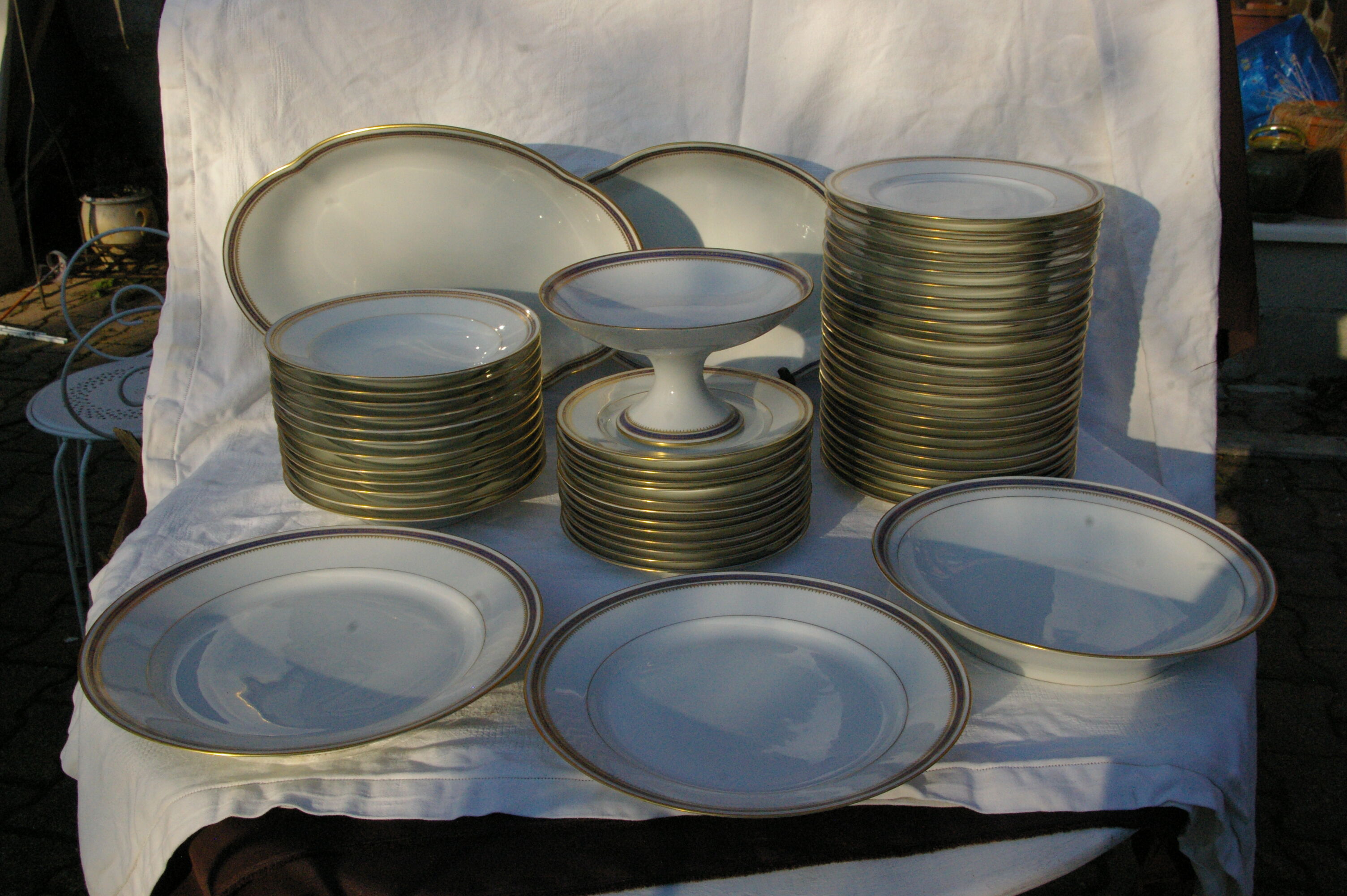 Table service 58 pieces in limoges porcelain uc - blue and gold border