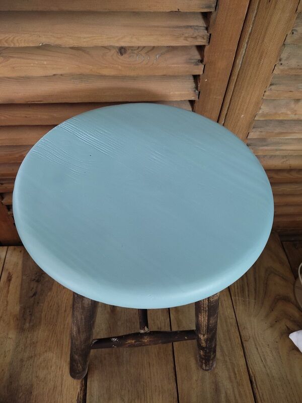 Seated wooden stool restyled patinated feet dp 0522041