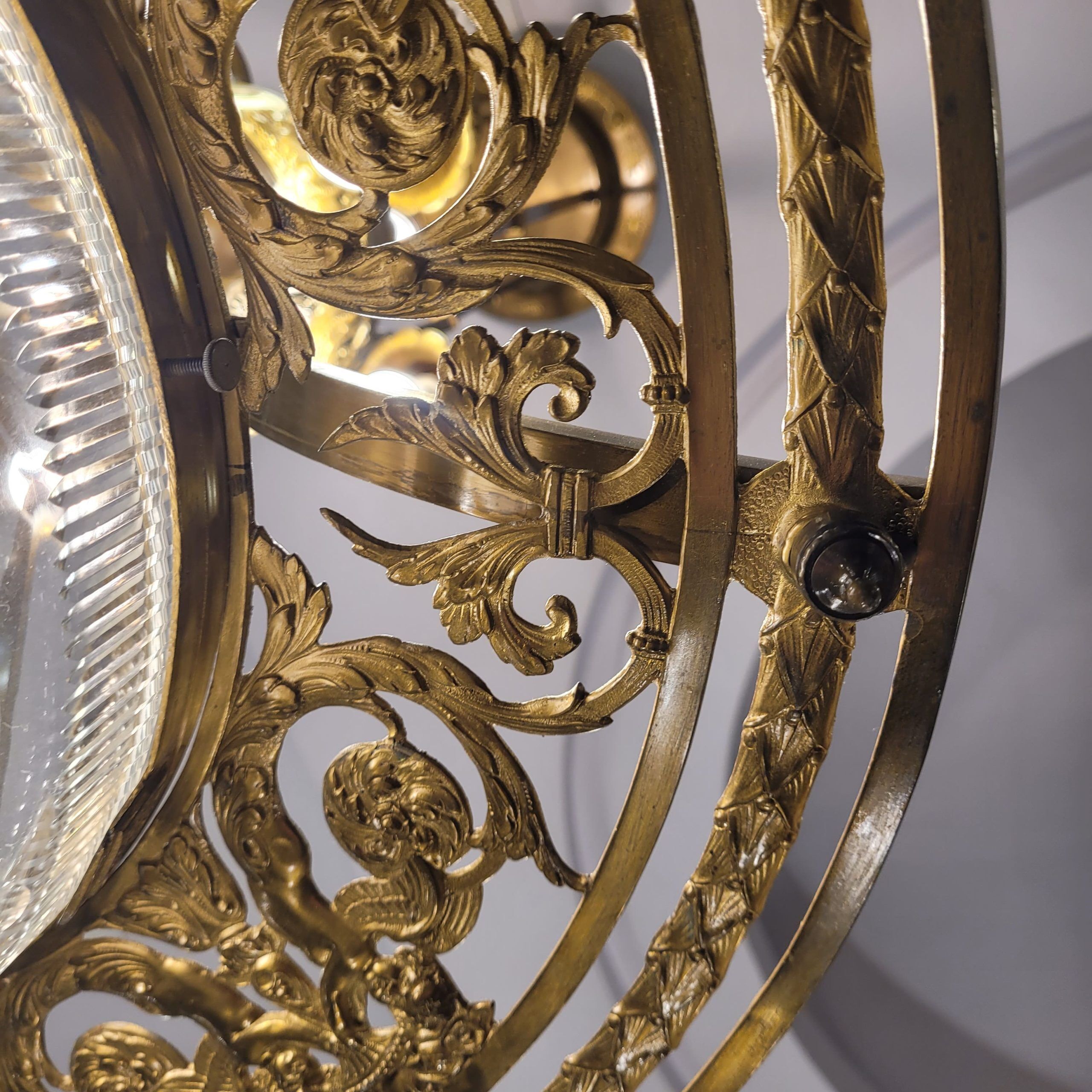 Ceiling light, gilded bronze and cut and frosted crystal, Art Nouveau, 1930s – France