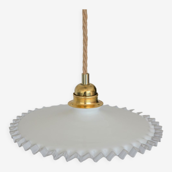 Pleated opaline suspension and jute cord