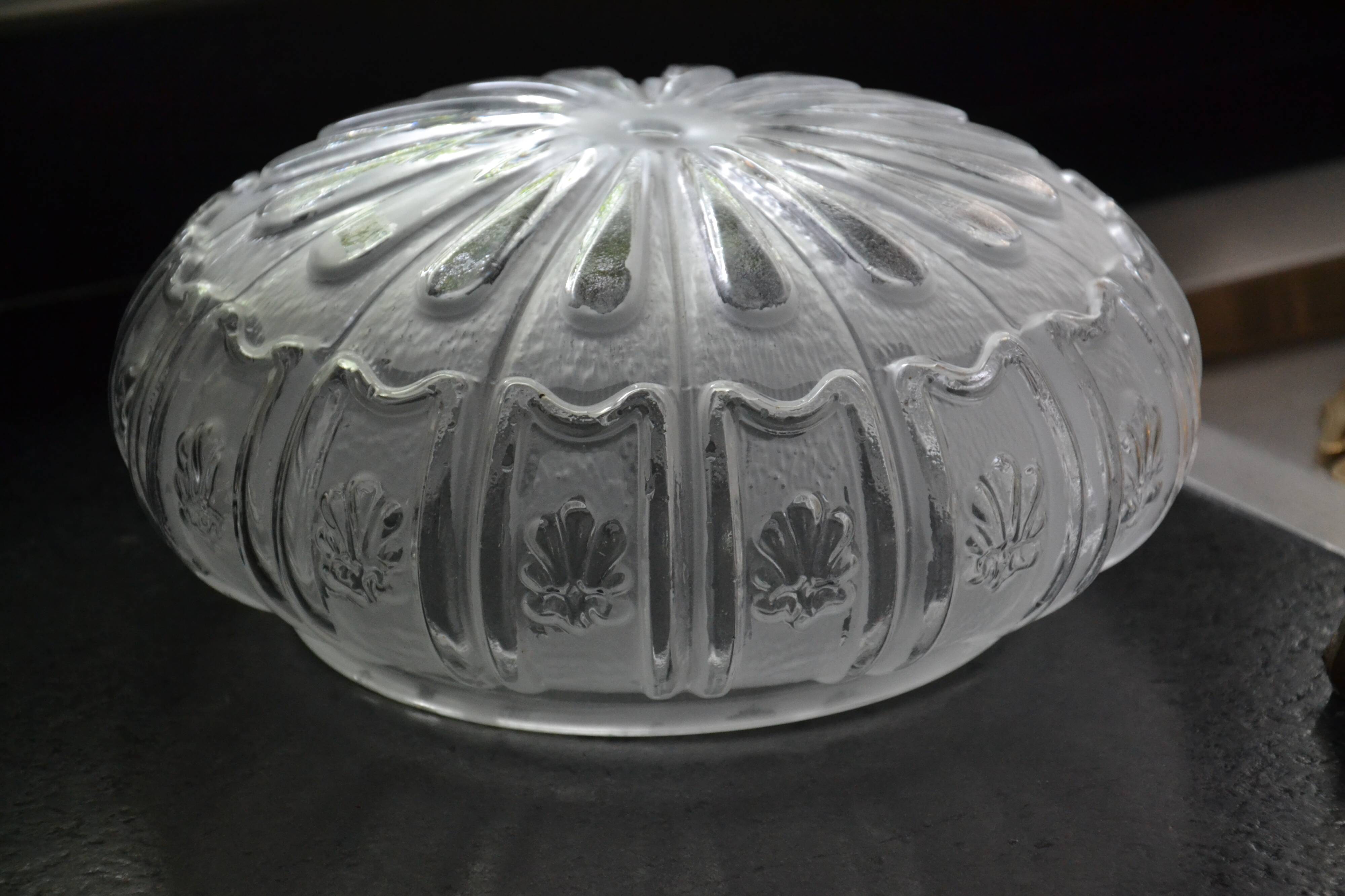 Ceiling light in brass and chiseled glass