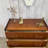Finned chest of drawers