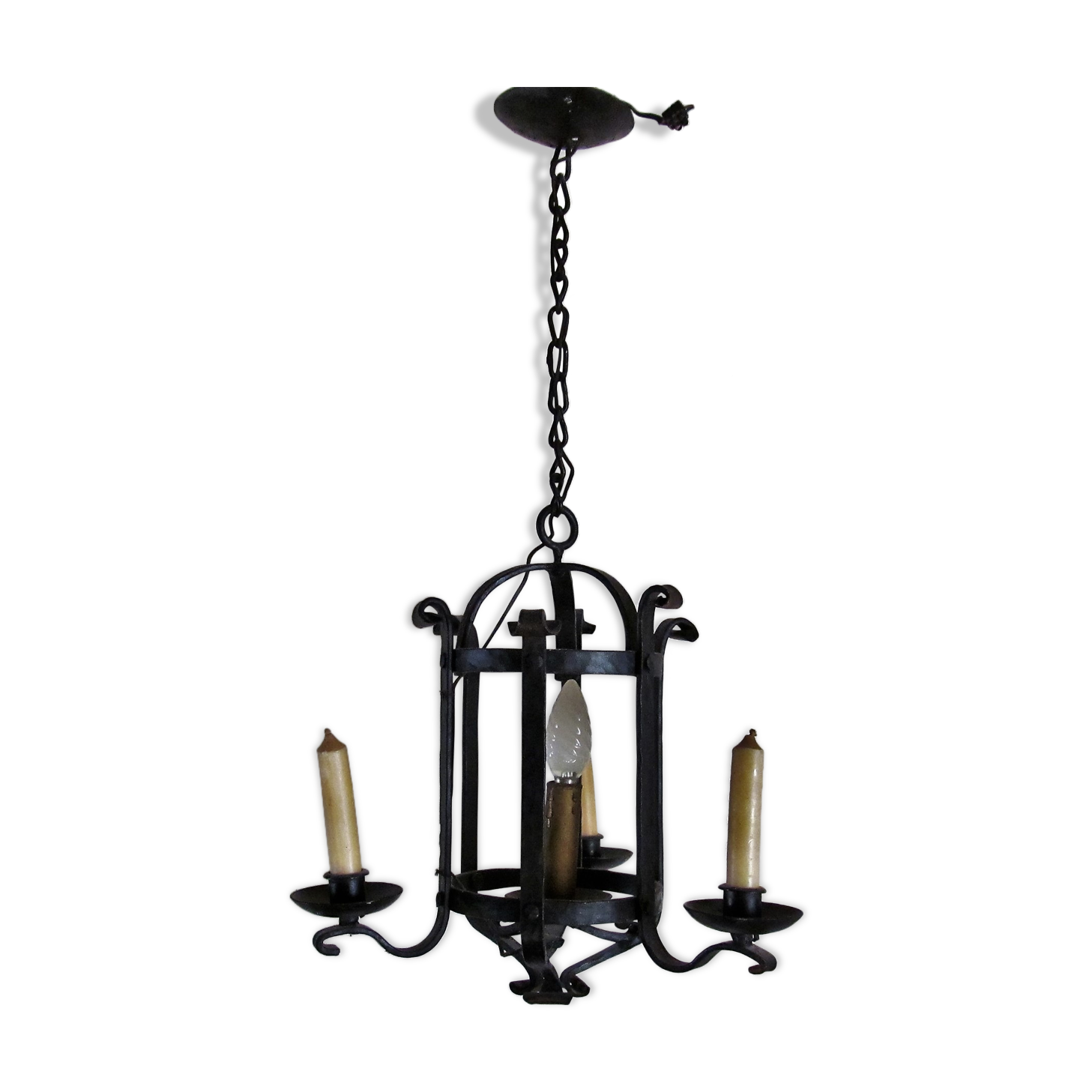 Lustre rond de château médiéval forgé à la main en France