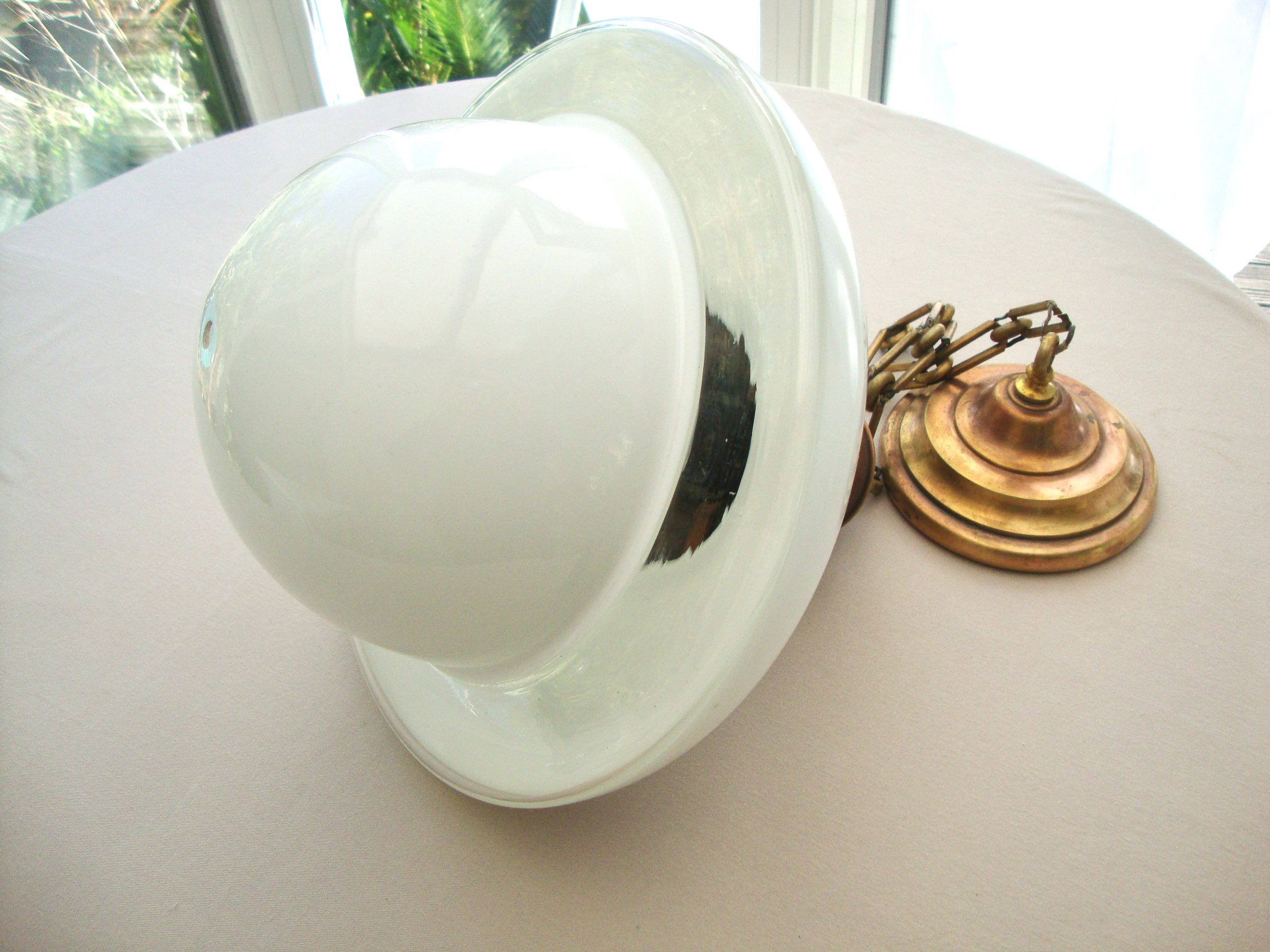 Opaline suspension at the end of the 19th century