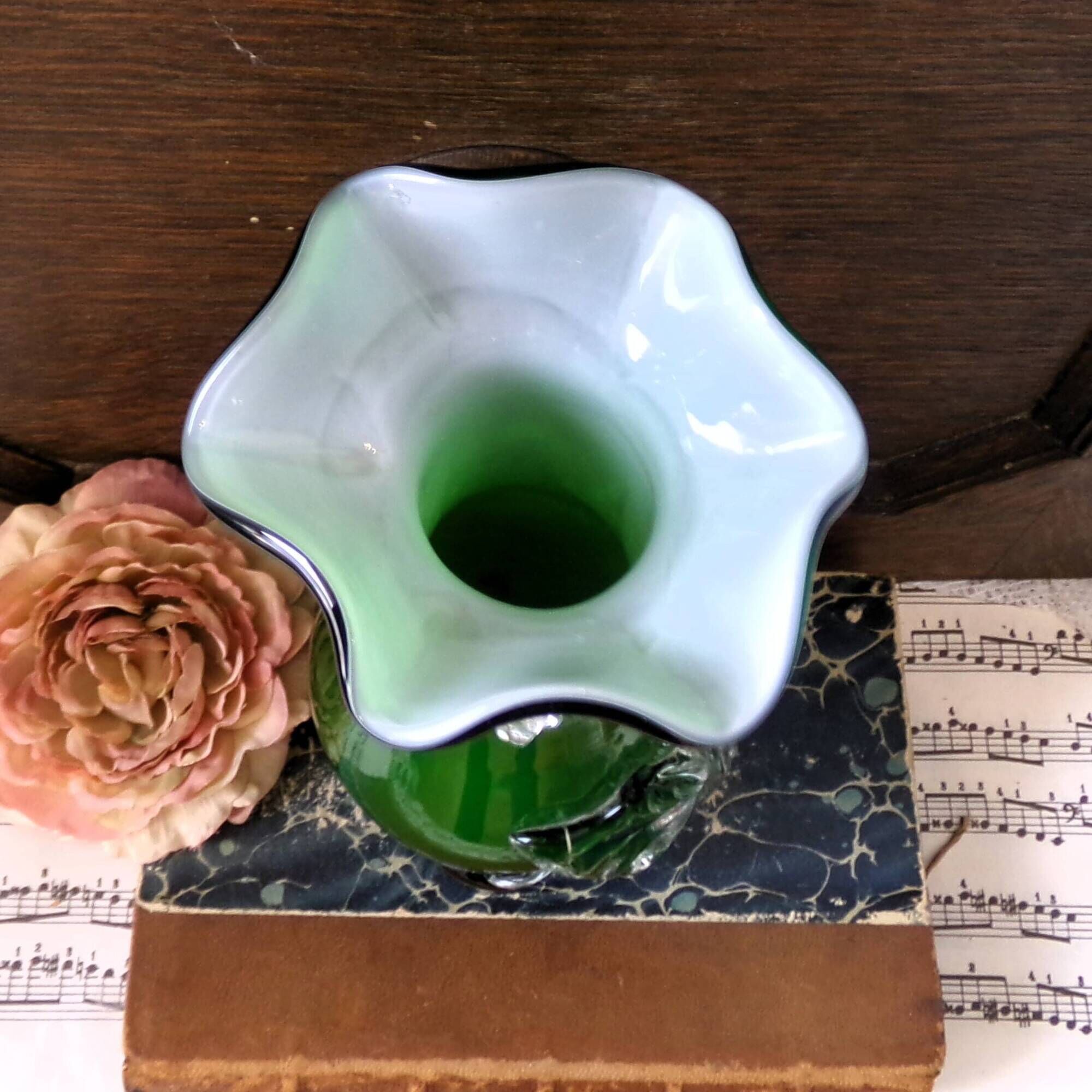 Vase Murano vert foncé fait main avec détails floraux en verre transparent