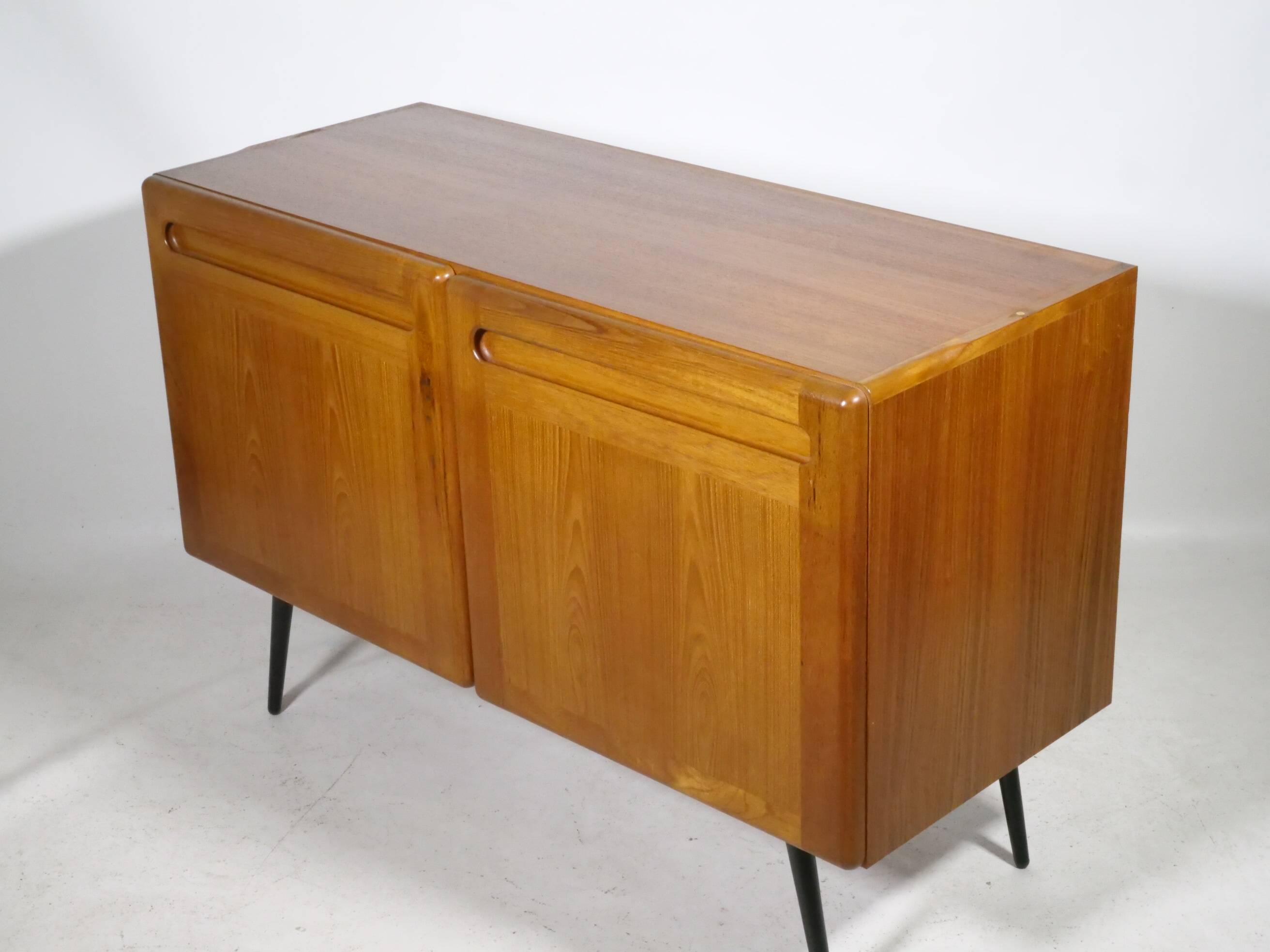 Buffet design danois en teck des années 1960