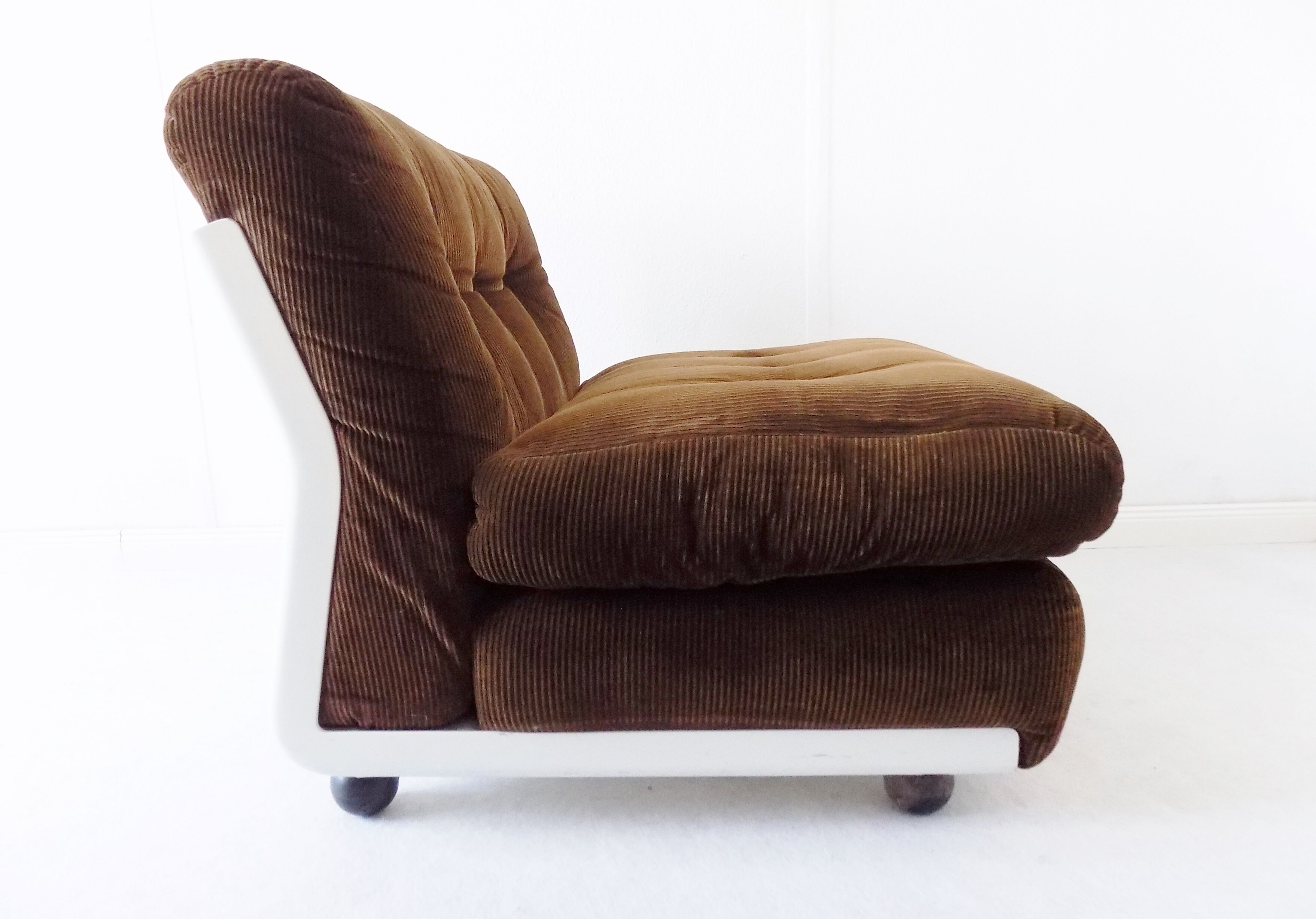 Pair of Amanta chairs by Mario Bellini for C&B Italia