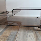 Table basse desserte sur roulettes par Michel Dumas en plexiglas fumé vintage 1970