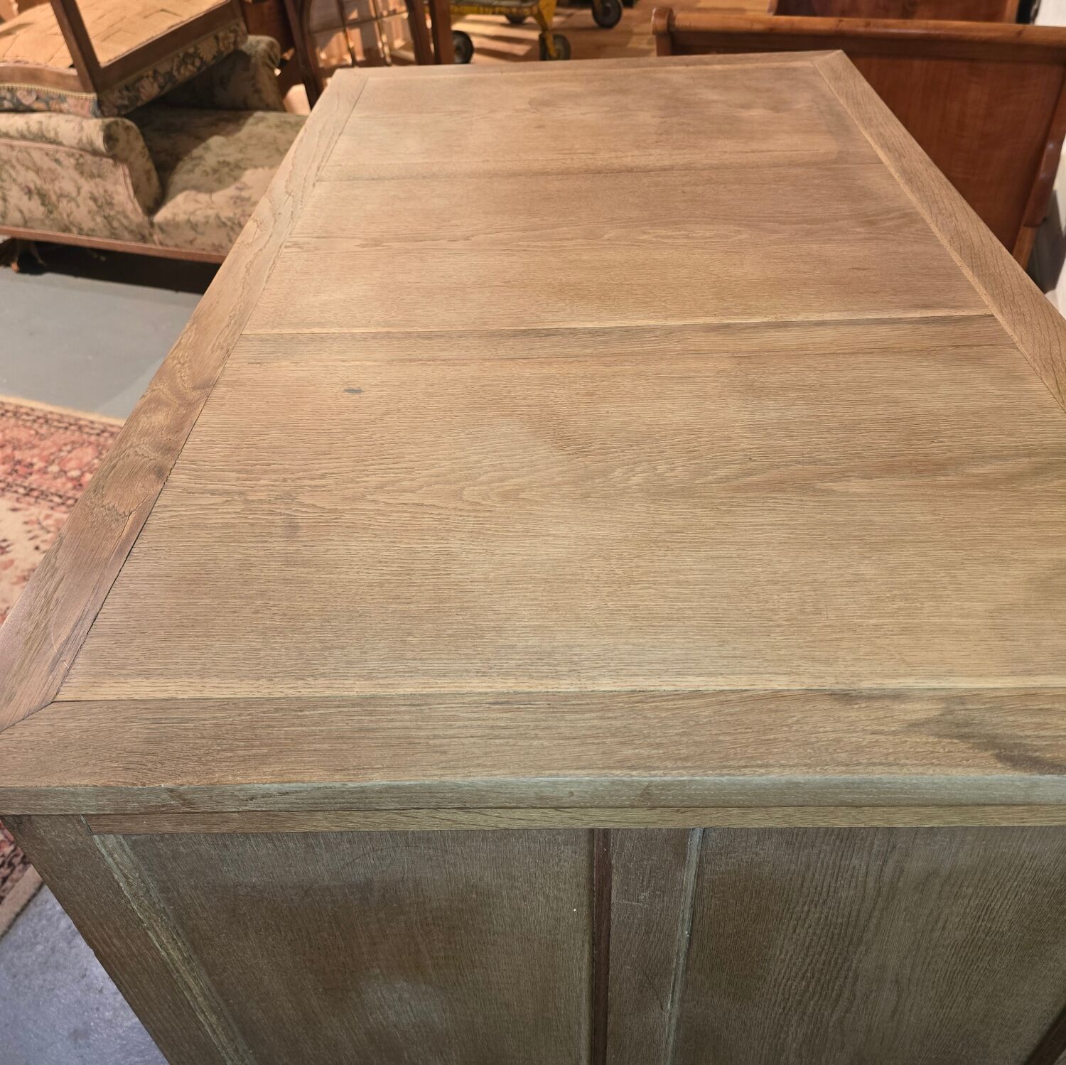 Pedestal desk