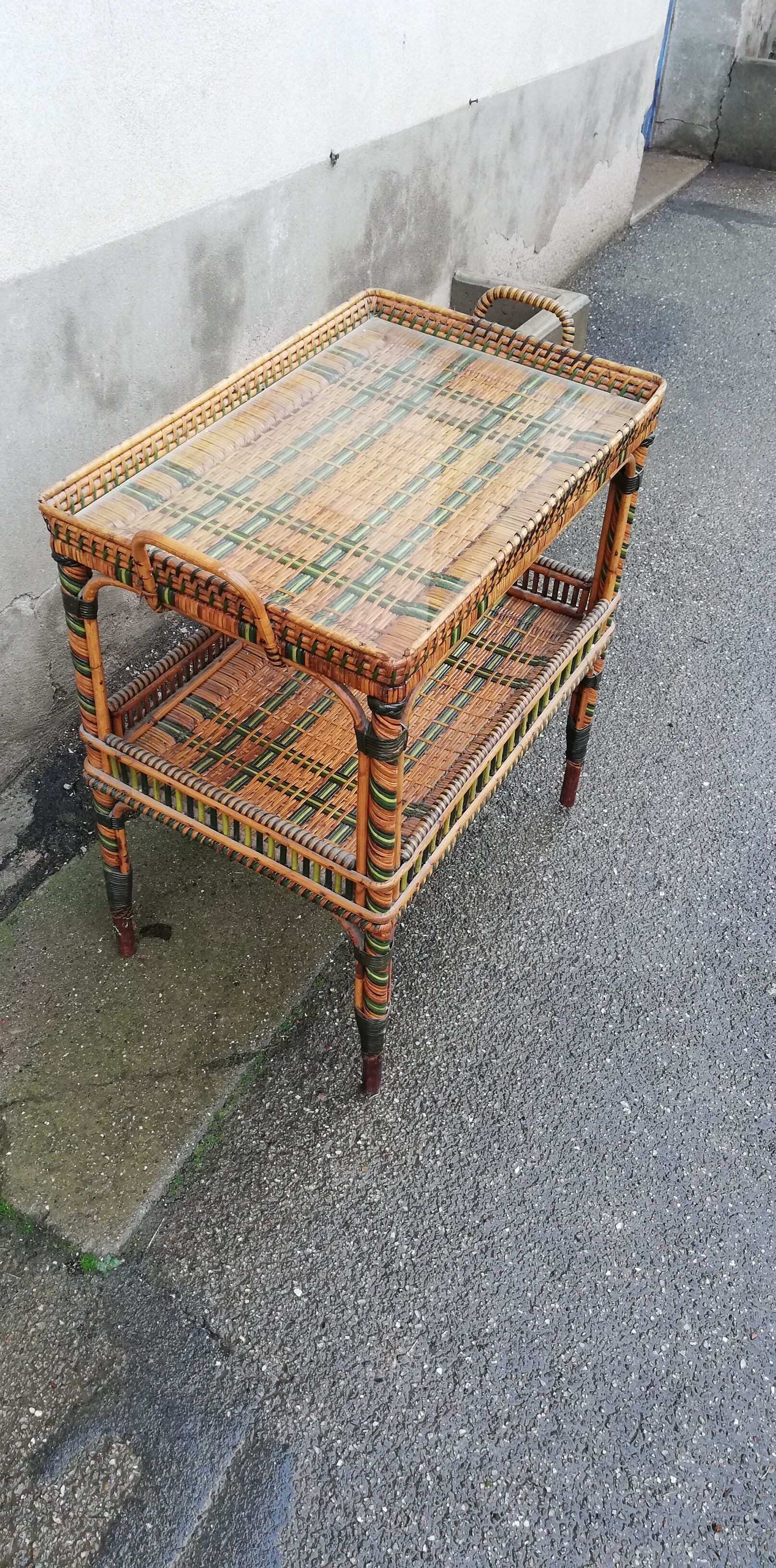 Vintage rattan service