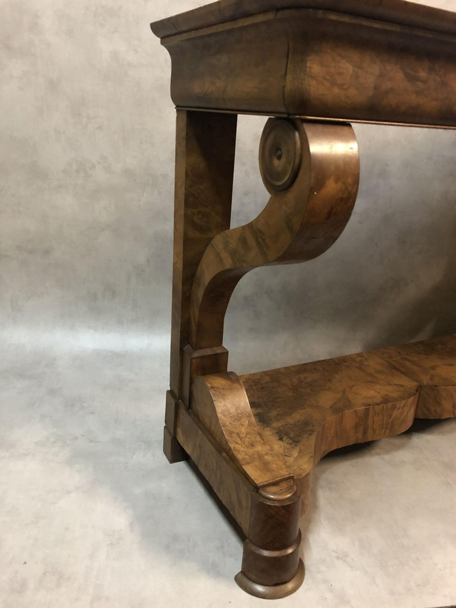 Table console en contreplaqué de noyer 1799