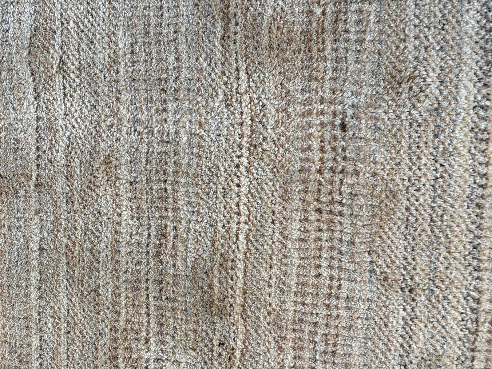 Grand tapis gris chiné tissé à poils ras