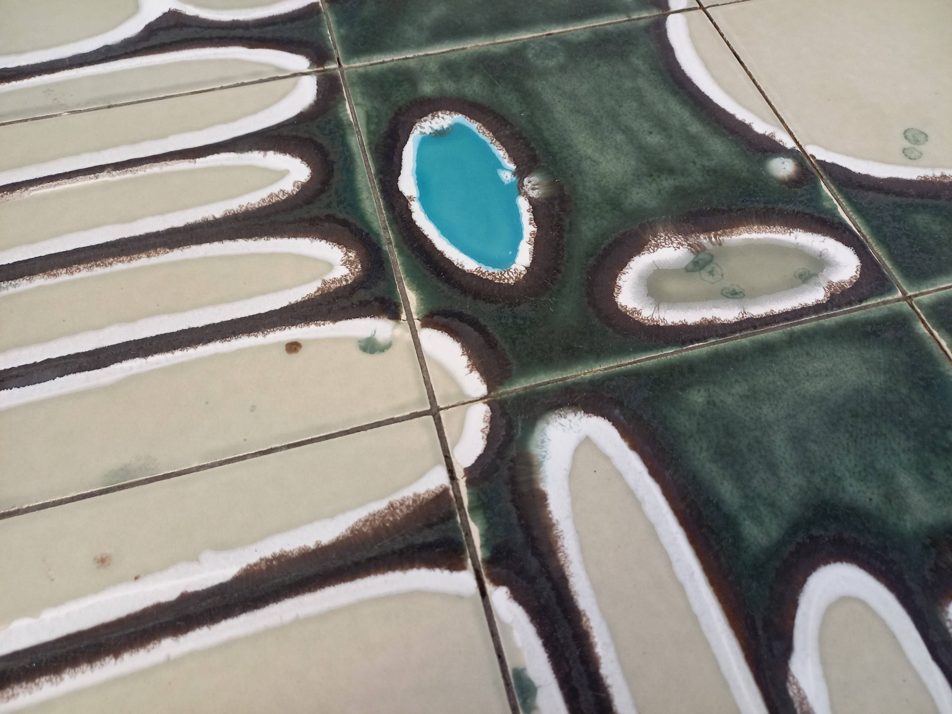 Vintage coffee table from the 60s and 70s in ceramic, chrome metal, and wood.
