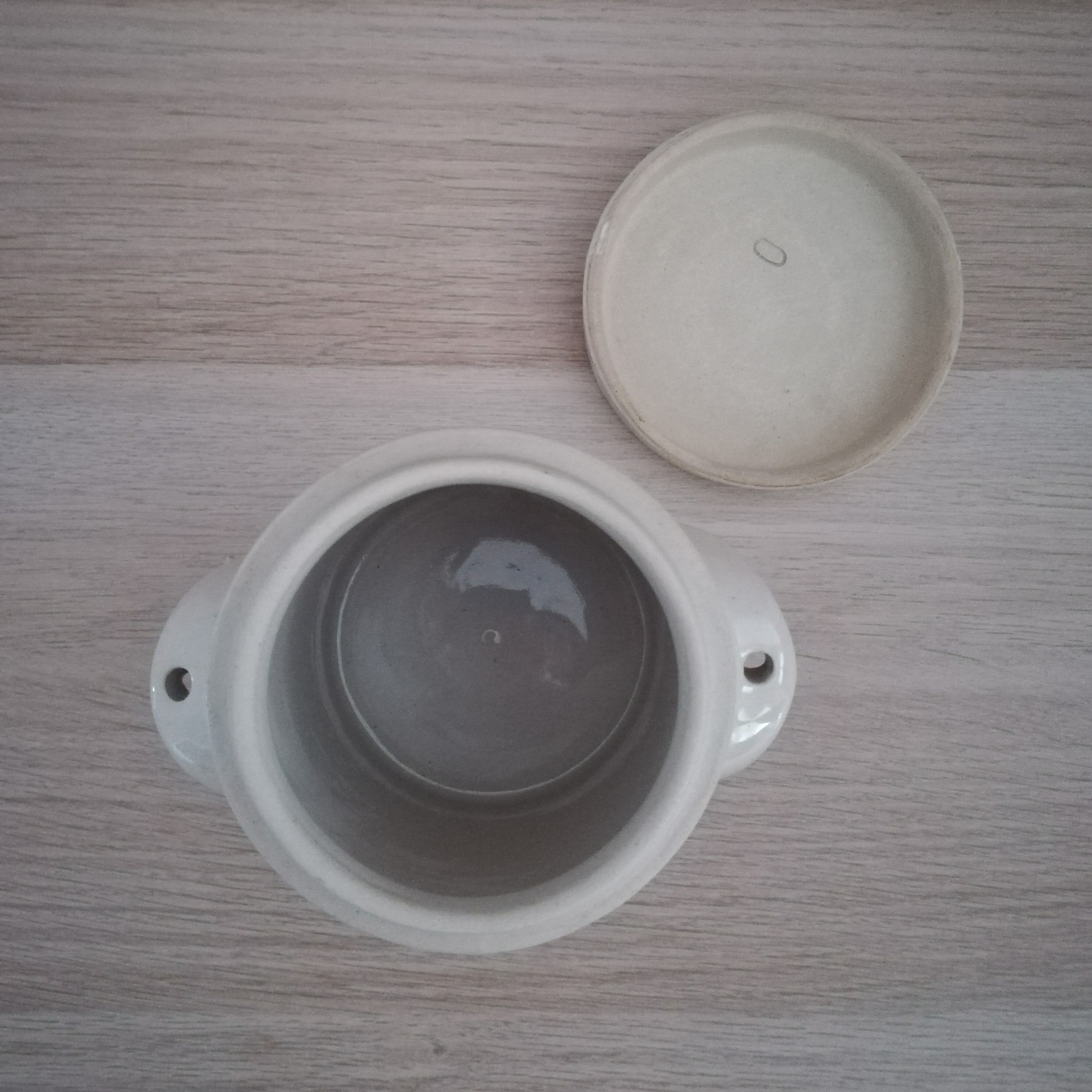 Sandstone pot with lid