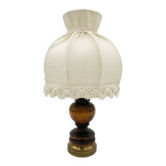 Lampe de table vintage en bois tourné et abat-jour froncé
