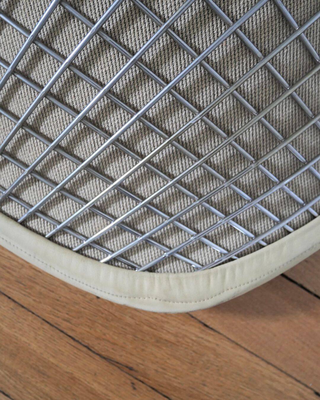 Harry Bertoïa diamond armchair fully upholstered in cream leather