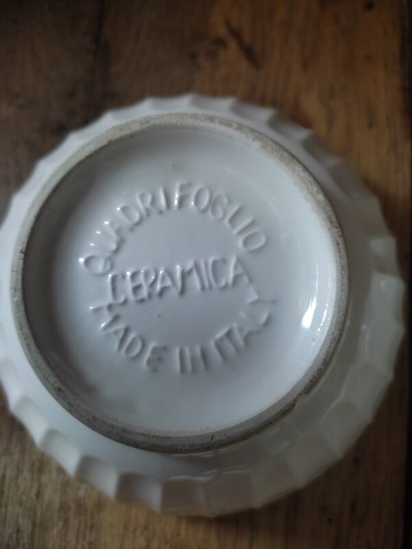 Porcelain bowls italy bordered green