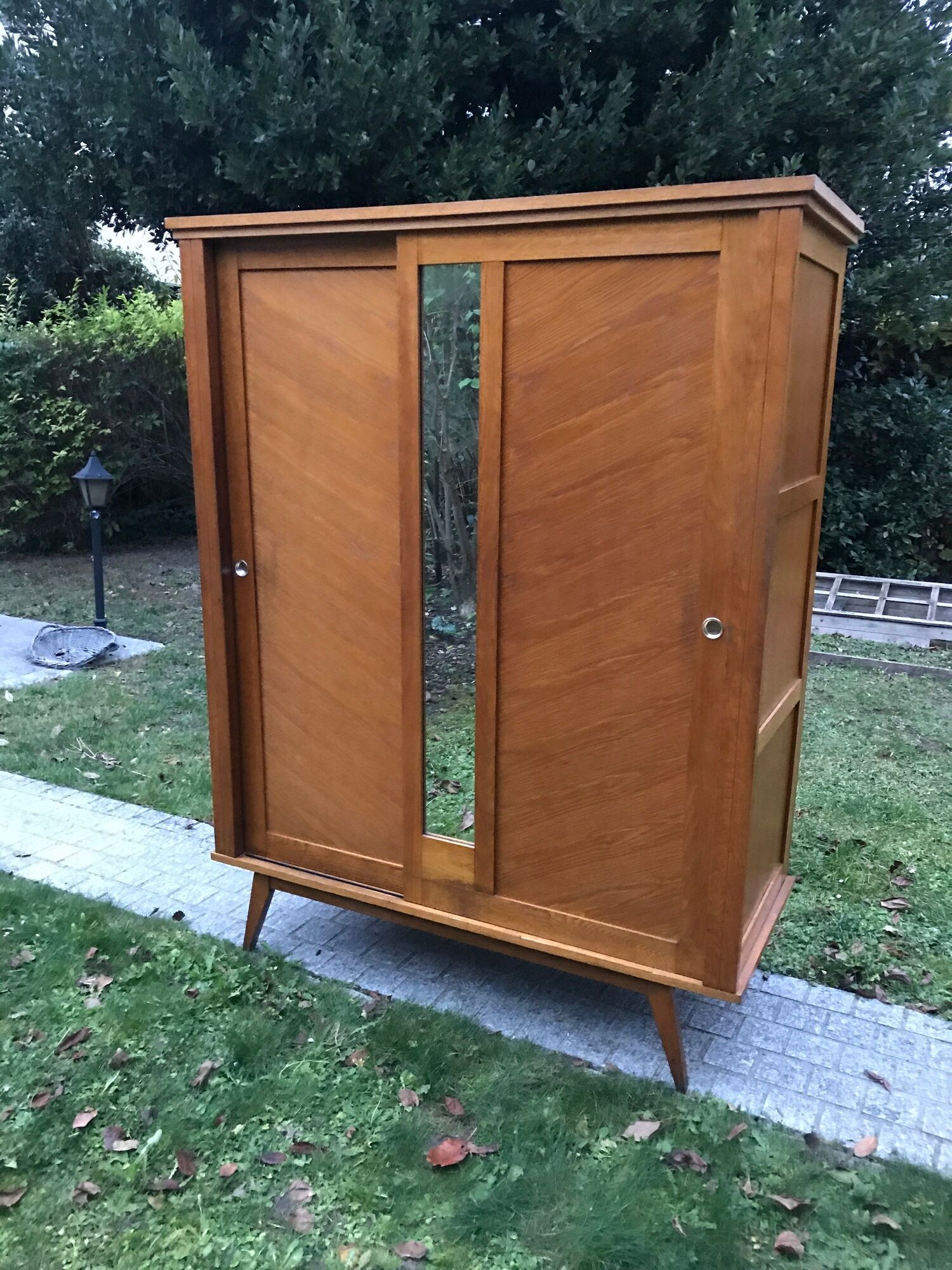 Feet compass vintage 1950 wardrobe sliding doors
