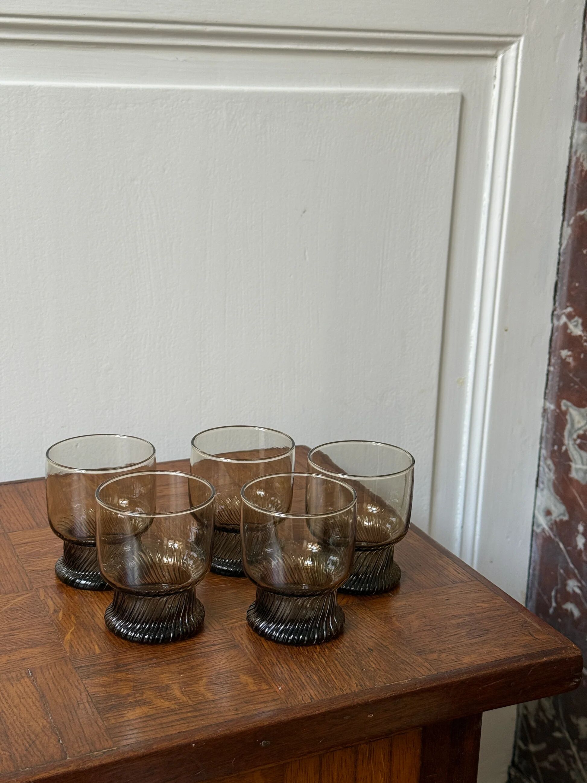 Lot de 5 verres à eau Henkel en verre fumé, années 80