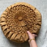 Vintage round cushion in pleated velvet