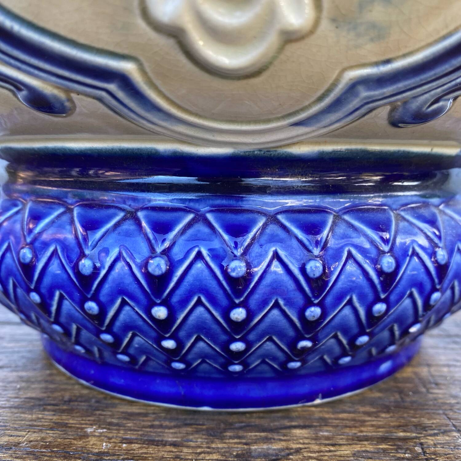 Earthenware pot cover in slipware from the Fives Lille factory