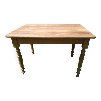 Oak table with turned legs