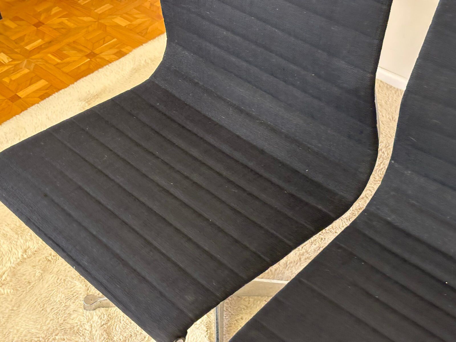 Model EA 105 aluminium chairs by Eames for Herman Miller, 1970s, set of 2