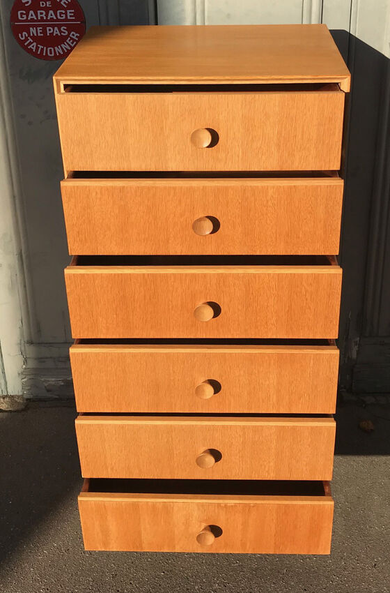Meredew edition dresser of the 1960s