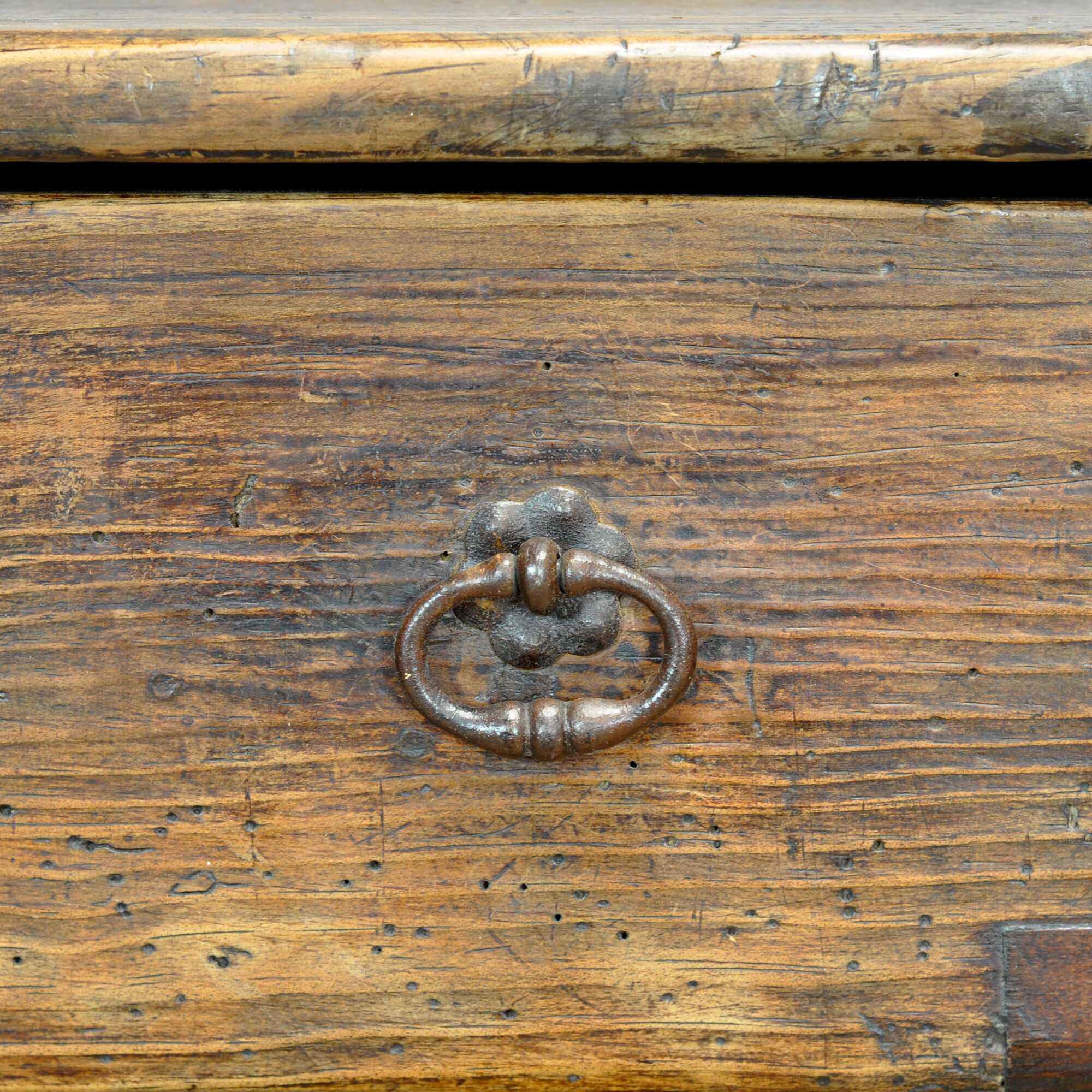 Cabinet en pin ancien, vers 1820