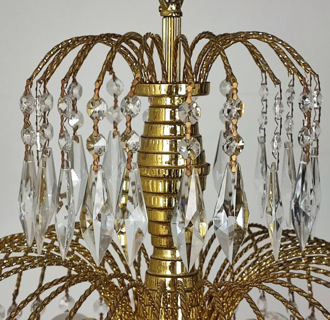 Chandelier with cascading pendants