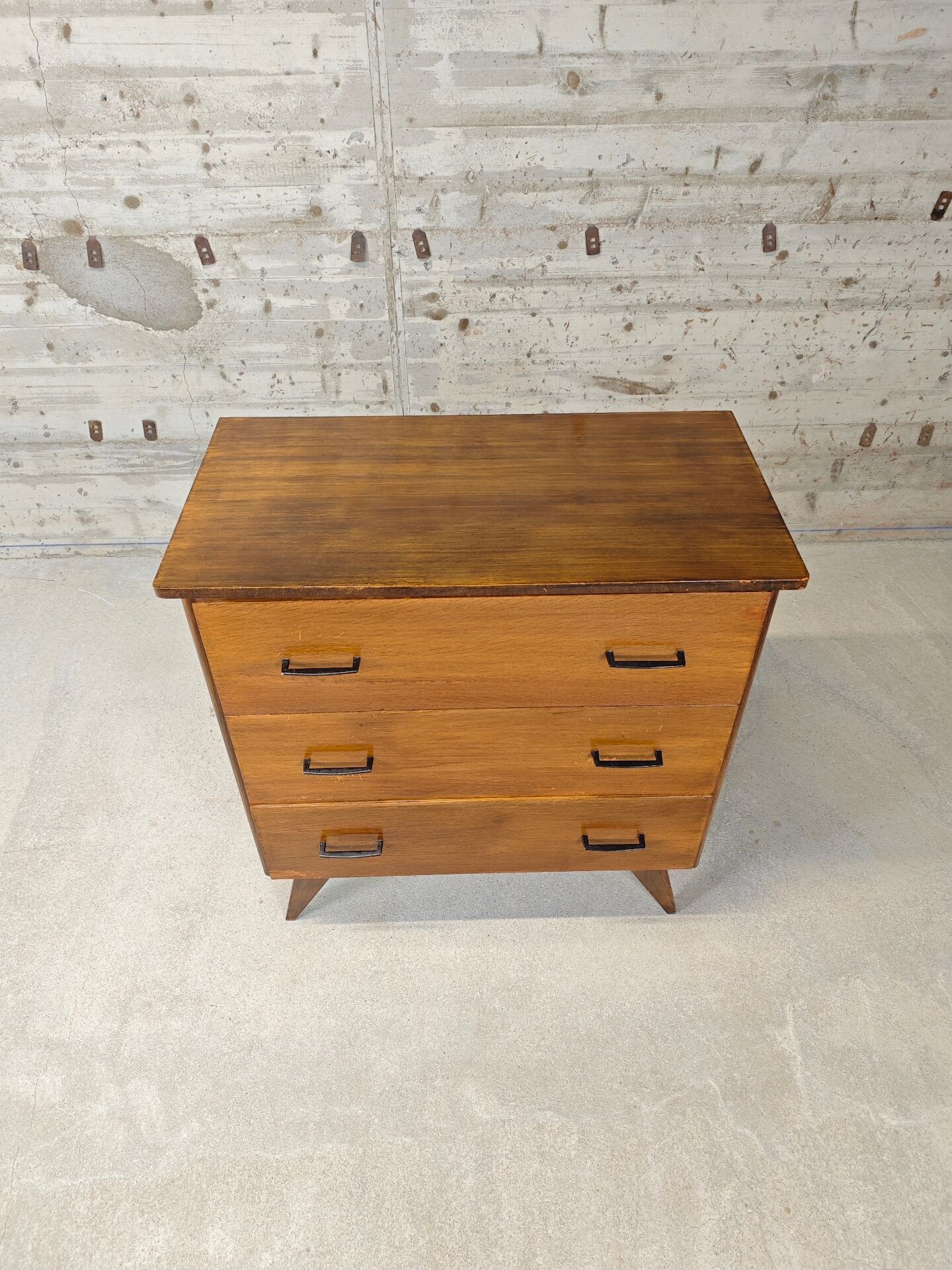 Commode vintage pieds compas